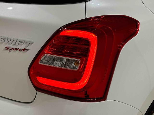 スイフトスポーツベースグレード CD 6速マニュアル LEDヘッドライトCDステレオ 6速マニュアル プッシュボタンスタート シートヒーター オートエアコン LEDヘッドライト フォグランプ コーナーセンサー(広島県)の中古車