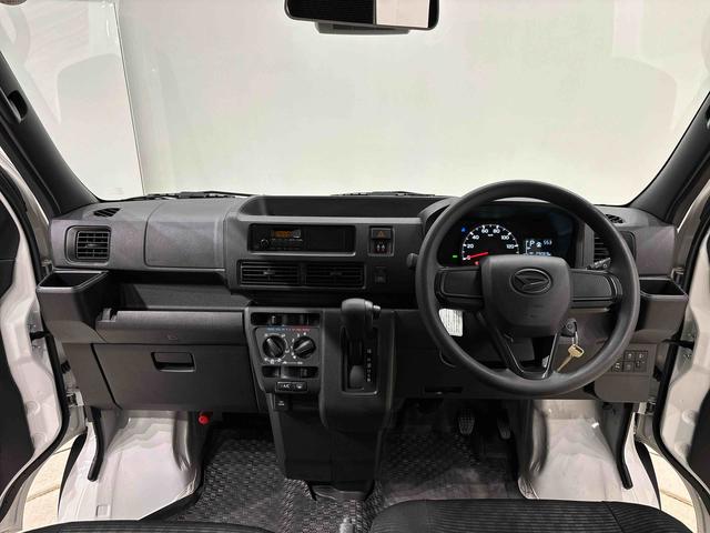 ハイゼットカーゴDXキーレスエントリー マニュアルエアコン 運転席・助手席パワーウインドウ オートライト ハンド式サイドブレーキ ハロゲンヘッドライト アイドリングストップ機能 テンパータイヤ(広島県)の中古車