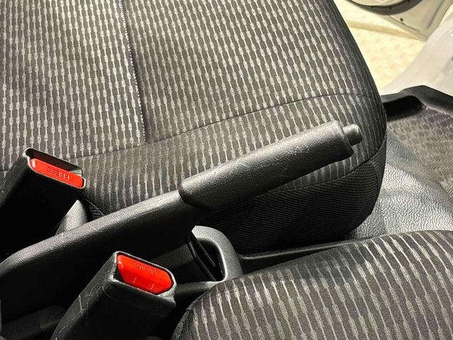 ハイゼットカーゴDXキーレスエントリー マニュアルエアコン 運転席・助手席パワーウインドウ オートライト ハンド式サイドブレーキ ハロゲンヘッドライト アイドリングストップ機能 テンパータイヤ(広島県)の中古車