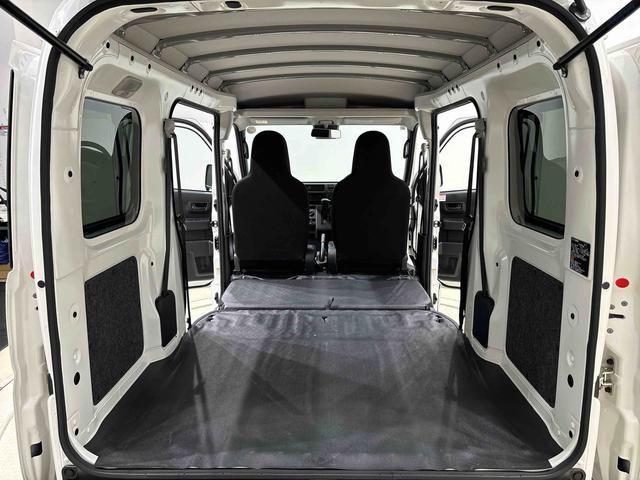 ハイゼットカーゴDXキーレスエントリー マニュアルエアコン 運転席・助手席パワーウインドウ オートライト ハンド式サイドブレーキ ハロゲンヘッドライト アイドリングストップ機能 テンパータイヤ(広島県)の中古車