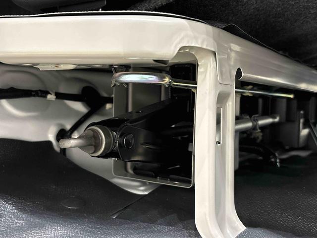 ハイゼットカーゴDXキーレスエントリー マニュアルエアコン 運転席・助手席パワーウインドウ オートライト ハンド式サイドブレーキ ハロゲンヘッドライト アイドリングストップ機能 テンパータイヤ(広島県)の中古車