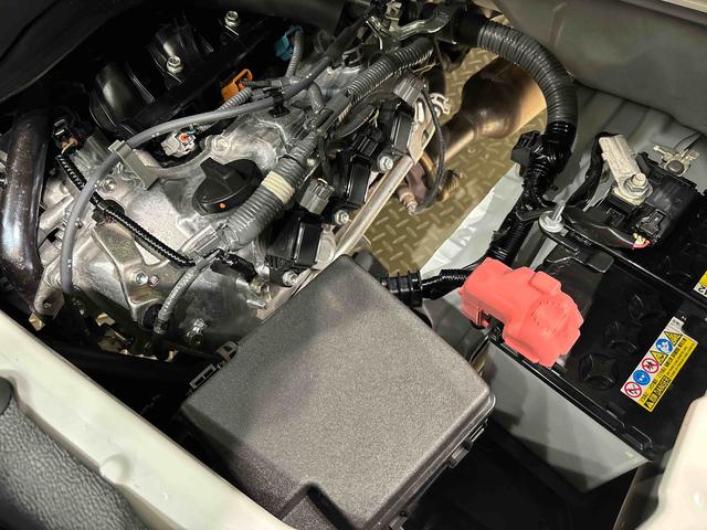 ハイゼットカーゴDXキーレスエントリー マニュアルエアコン 運転席・助手席パワーウインドウ オートライト ハンド式サイドブレーキ ハロゲンヘッドライト アイドリングストップ機能 テンパータイヤ(広島県)の中古車