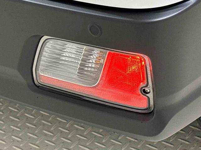 ハイゼットカーゴDXキーレスエントリー マニュアルエアコン 運転席・助手席パワーウインドウ オートライト ハンド式サイドブレーキ ハロゲンヘッドライト アイドリングストップ機能 テンパータイヤ(広島県)の中古車