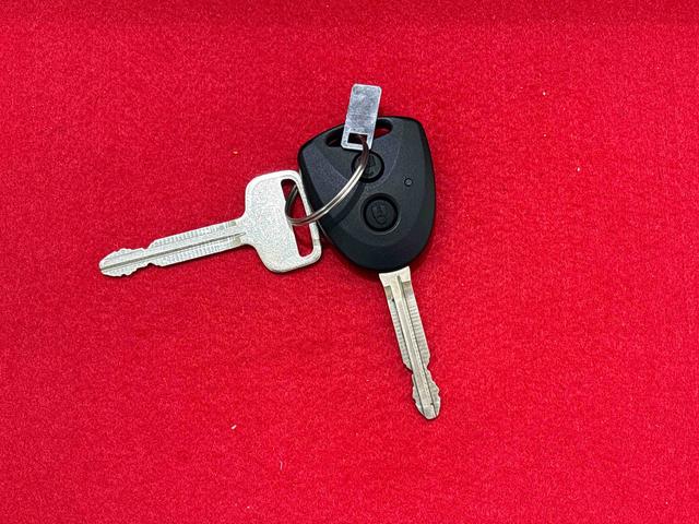 ハイゼットカーゴＤＸハロゲンヘッドランプ　　荷室ランプ　コーナーセンサー　ＡＭ・ＦＭラジオ　テンパータイヤ　キーレスエントリー　オーバーヘッドシェルフ（広島県）の中古車