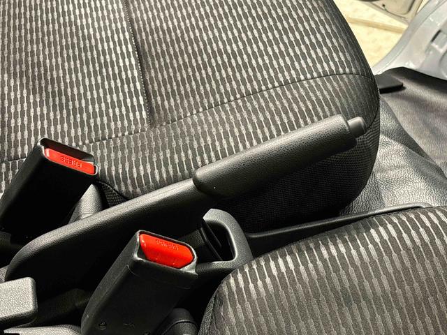 ハイゼットカーゴDX 4WD オートライトハロゲンヘッドランプ コーナーセンサー オーバーヘッドシェルフ フロントドアパワーウインドウ キーレスエントリー AM/FMラジオ マニュアルエアコン スチールホイール(広島県)の中古車