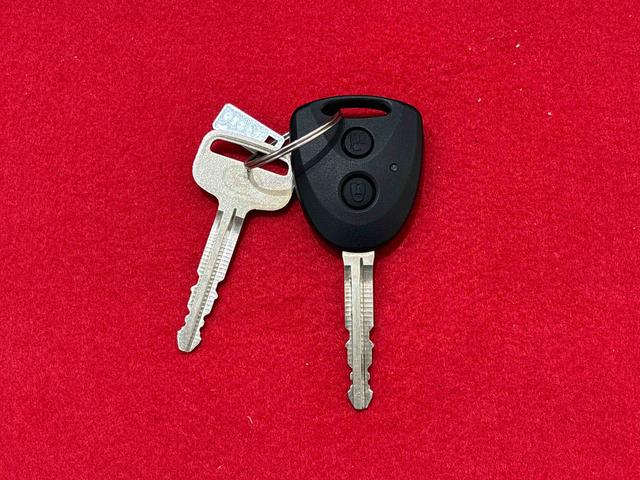 ハイゼットカーゴDX 4WD オートライトハロゲンヘッドランプ コーナーセンサー オーバーヘッドシェルフ フロントドアパワーウインドウ キーレスエントリー AM/FMラジオ マニュアルエアコン スチールホイール(広島県)の中古車