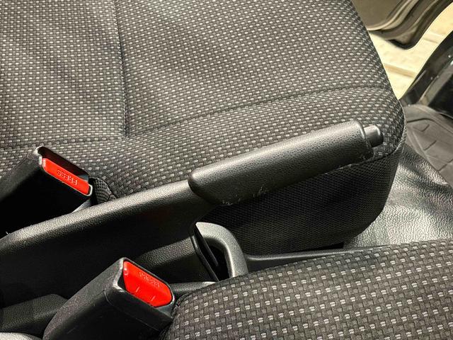 ハイゼットカーゴＤＸ　２ＷＤ　４ＡＴ車　ＣＤステレオ　バイザー付きマニュアルエアコン　アイドリングストップ　オートライト　前席パワーウィンドウ　チケットホルダー付きサンバイザー　トップシェイドガラス　ハロゲンヘッドライト　純正スチールホイール　キーレスエントリー（広島県）の中古車