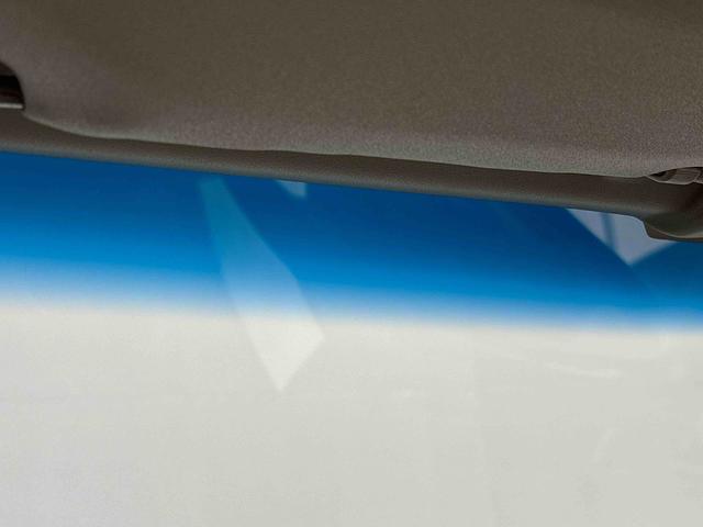 ハイゼットカーゴＤＸ　２ＷＤ　４ＡＴ車　ＣＤステレオ　バイザー付きマニュアルエアコン　アイドリングストップ　オートライト　前席パワーウィンドウ　チケットホルダー付きサンバイザー　トップシェイドガラス　ハロゲンヘッドライト　純正スチールホイール　キーレスエントリー（広島県）の中古車