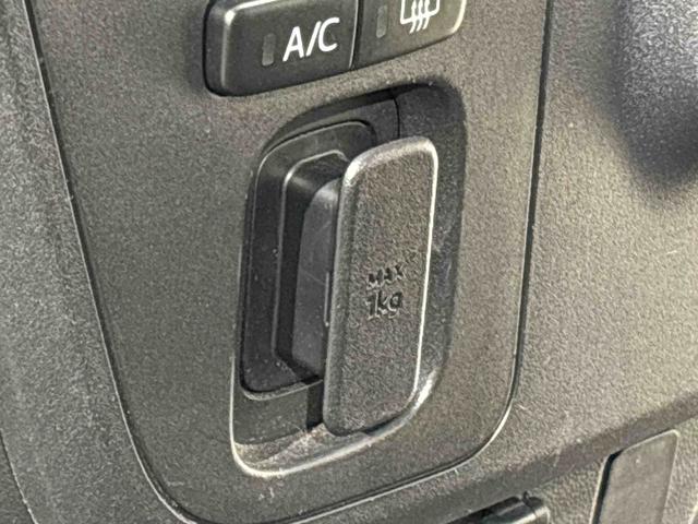 ハイゼットカーゴＤＸ　２ＷＤ　４ＡＴ車　ＣＤステレオ　バイザー付きマニュアルエアコン　アイドリングストップ　オートライト　前席パワーウィンドウ　チケットホルダー付きサンバイザー　トップシェイドガラス　ハロゲンヘッドライト　純正スチールホイール　キーレスエントリー（広島県）の中古車