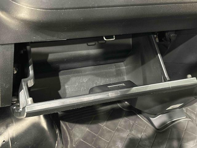 ハイゼットカーゴＤＸ　２ＷＤ　４ＡＴ車　ＣＤステレオ　バイザー付きマニュアルエアコン　アイドリングストップ　オートライト　前席パワーウィンドウ　チケットホルダー付きサンバイザー　トップシェイドガラス　ハロゲンヘッドライト　純正スチールホイール　キーレスエントリー（広島県）の中古車