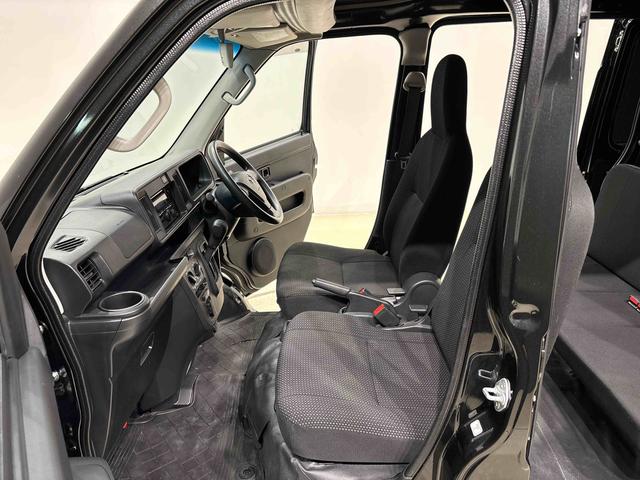 ハイゼットカーゴＤＸ　２ＷＤ　４ＡＴ車　ＣＤステレオ　バイザー付きマニュアルエアコン　アイドリングストップ　オートライト　前席パワーウィンドウ　チケットホルダー付きサンバイザー　トップシェイドガラス　ハロゲンヘッドライト　純正スチールホイール　キーレスエントリー（広島県）の中古車