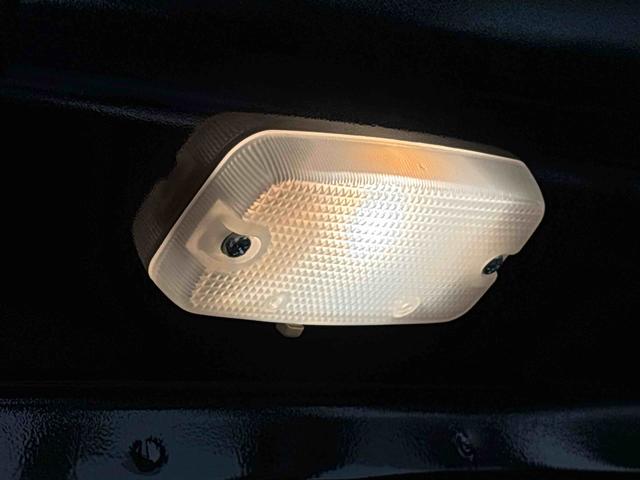 ハイゼットカーゴＤＸ　２ＷＤ　４ＡＴ車　ＣＤステレオ　バイザー付きマニュアルエアコン　アイドリングストップ　オートライト　前席パワーウィンドウ　チケットホルダー付きサンバイザー　トップシェイドガラス　ハロゲンヘッドライト　純正スチールホイール　キーレスエントリー（広島県）の中古車