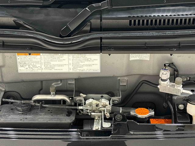 ハイゼットカーゴＤＸ　２ＷＤ　４ＡＴ車　ＣＤステレオ　バイザー付きマニュアルエアコン　アイドリングストップ　オートライト　前席パワーウィンドウ　チケットホルダー付きサンバイザー　トップシェイドガラス　ハロゲンヘッドライト　純正スチールホイール　キーレスエントリー（広島県）の中古車