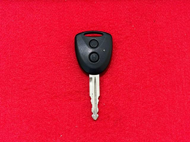 ハイゼットカーゴＤＸ　２ＷＤ　４ＡＴ車　ＣＤステレオ　バイザー付きマニュアルエアコン　アイドリングストップ　オートライト　前席パワーウィンドウ　チケットホルダー付きサンバイザー　トップシェイドガラス　ハロゲンヘッドライト　純正スチールホイール　キーレスエントリー（広島県）の中古車