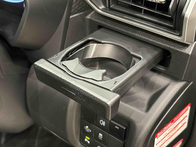 ロッキープレミアム　ナビ　パノラマモニター　ＥＴＣ　ドラレコＬＥＤヘッドランプ・フォグランプ　全車速追従機能付アダプティブクルーズコントロール　レーンキープコントロール　ブラインドスポットモニター　１７インチアルミホイール　シートヒーター（広島県）の中古車