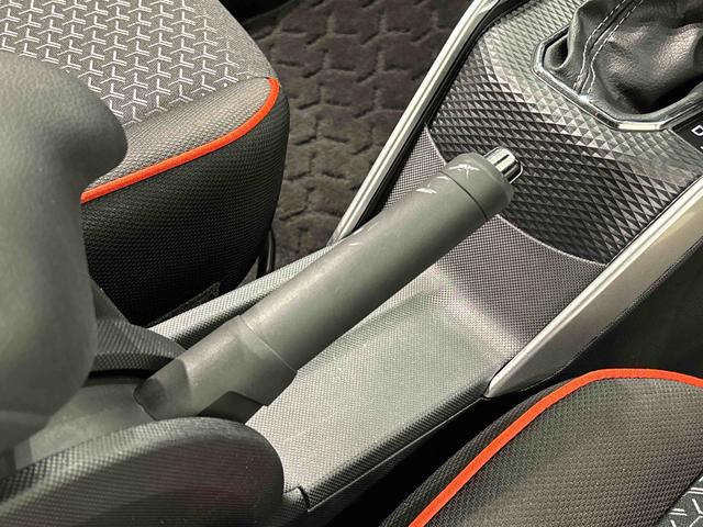 ロッキーＧ　ナビ　パノラマ　ＥＴＣ　ドラレコＬＥＤヘッドランプ・フォグランプ　全車速追従機能付アダプティブクルーズコントロール　レーンキープコントロール　１７インチアルミホイール　シートヒーター　プッシュボタンスタート（広島県）の中古車