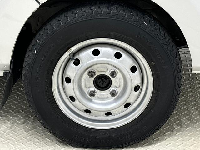 キャリイトラックＫＸ　ＡＭ／ＦＭラジオ　ＣＤチューナー　４ＷＤハロゲンヘッドライト　マニュアルエアコン　パワーウィンドウスイッチ　ヘッドライトマニュアルレベリング　キーレスエントリー（広島県）の中古車