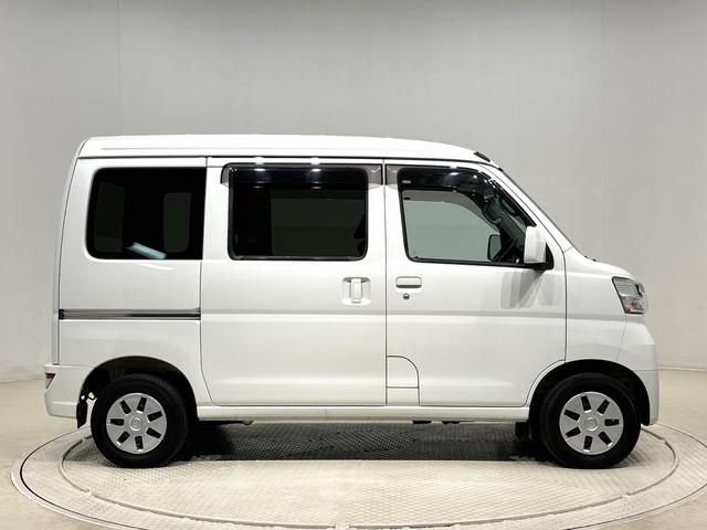 ハイゼットカーゴクルーズSAIII 2WD MT仕様 CD/ラジオチューナーLEDヘッドランプ 電動格納式カラードドアミラー トップシェイドガラス 荷室LEDランプ 12インチフルホイールキャップ コーナーセンサー キーレスエントリー(広島県)の中古車