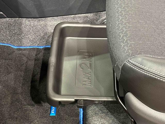 ロッキープレミアムＧ　ＨＥＶ　ナビ　ＥＴＣ車載器　ドライブレコーダーＬＥＤヘッドランプ・フォグランプ　全車速追従機能付アダプティブクルーズコントロール　レーンキープコントロール　ブラインドスポットモニター　１７インチアルミホイール　シートヒーター（広島県）の中古車