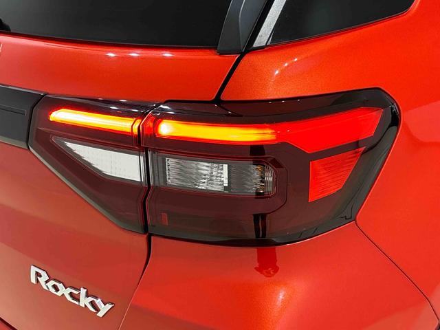 ロッキープレミアムＧ　ＨＥＶ　ナビ　ＥＴＣ車載器　ドライブレコーダーＬＥＤヘッドランプ・フォグランプ　全車速追従機能付アダプティブクルーズコントロール　レーンキープコントロール　ブラインドスポットモニター　１７インチアルミホイール　シートヒーター（広島県）の中古車