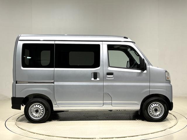 ハイゼットカーゴＤＸ　キーレスエントリー　電子制御式４ＷＤ　コーナーセンサーオーバーヘッドシェルフ　ＡＭＦＭラジオ　リバース連動リヤワイパー　ヒルホールドシステム　ＶＳＣ＆ＴＲＣ　ＡＢＳ　電動式パワーステアリング（広島県）の中古車