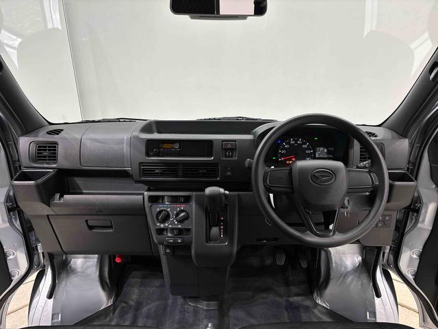 ハイゼットカーゴＤＸ　キーレスエントリー　電子制御式４ＷＤ　コーナーセンサーオーバーヘッドシェルフ　ＡＭＦＭラジオ　リバース連動リヤワイパー　ヒルホールドシステム　ＶＳＣ＆ＴＲＣ　ＡＢＳ　電動式パワーステアリング（広島県）の中古車