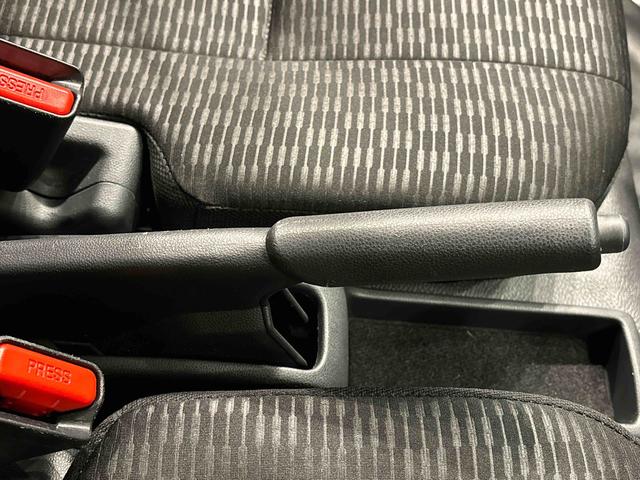 ハイゼットカーゴＤＸ　キーレスエントリー　電子制御式４ＷＤ　コーナーセンサーオーバーヘッドシェルフ　ＡＭＦＭラジオ　リバース連動リヤワイパー　ヒルホールドシステム　ＶＳＣ＆ＴＲＣ　ＡＢＳ　電動式パワーステアリング（広島県）の中古車