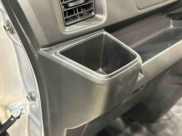 ハイゼットカーゴＤＸ　キーレスエントリー　電子制御式４ＷＤ　コーナーセンサーオーバーヘッドシェルフ　ＡＭＦＭラジオ　リバース連動リヤワイパー　ヒルホールドシステム　ＶＳＣ＆ＴＲＣ　ＡＢＳ　電動式パワーステアリング（広島県）の中古車