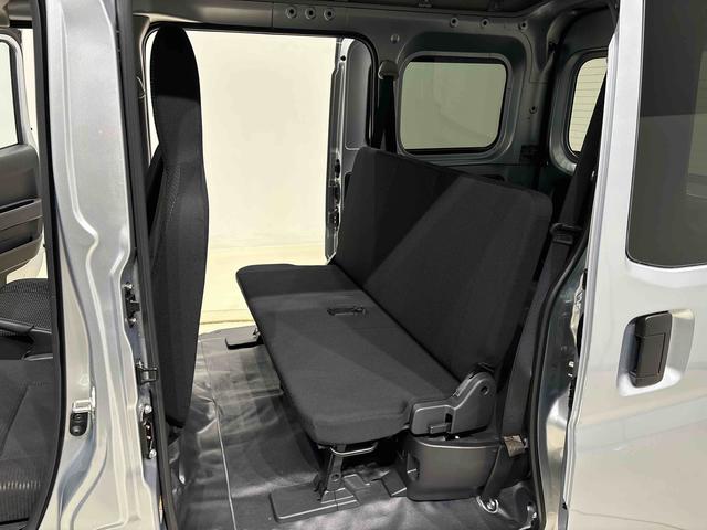 ハイゼットカーゴＤＸ　キーレスエントリー　電子制御式４ＷＤ　コーナーセンサーオーバーヘッドシェルフ　ＡＭＦＭラジオ　リバース連動リヤワイパー　ヒルホールドシステム　ＶＳＣ＆ＴＲＣ　ＡＢＳ　電動式パワーステアリング（広島県）の中古車