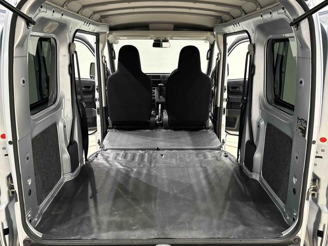 ハイゼットカーゴＤＸ　キーレスエントリー　電子制御式４ＷＤ　コーナーセンサーオーバーヘッドシェルフ　ＡＭＦＭラジオ　リバース連動リヤワイパー　ヒルホールドシステム　ＶＳＣ＆ＴＲＣ　ＡＢＳ　電動式パワーステアリング（広島県）の中古車