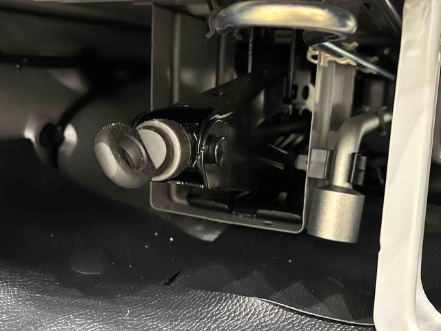 ハイゼットカーゴＤＸ　キーレスエントリー　電子制御式４ＷＤ　コーナーセンサーオーバーヘッドシェルフ　ＡＭＦＭラジオ　リバース連動リヤワイパー　ヒルホールドシステム　ＶＳＣ＆ＴＲＣ　ＡＢＳ　電動式パワーステアリング（広島県）の中古車