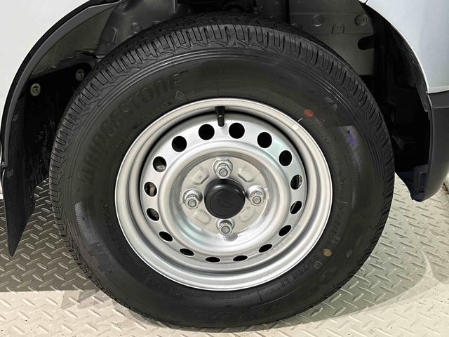 ハイゼットカーゴＤＸ　キーレスエントリー　電子制御式４ＷＤ　コーナーセンサーオーバーヘッドシェルフ　ＡＭＦＭラジオ　リバース連動リヤワイパー　ヒルホールドシステム　ＶＳＣ＆ＴＲＣ　ＡＢＳ　電動式パワーステアリング（広島県）の中古車