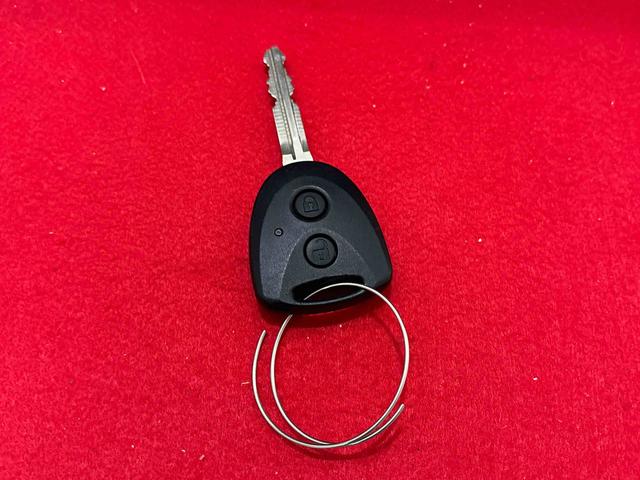 ハイゼットカーゴＤＸ　キーレスエントリー　電子制御式４ＷＤ　コーナーセンサーオーバーヘッドシェルフ　ＡＭＦＭラジオ　リバース連動リヤワイパー　ヒルホールドシステム　ＶＳＣ＆ＴＲＣ　ＡＢＳ　電動式パワーステアリング（広島県）の中古車