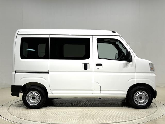 ハイゼットカーゴデラックス 4WD CVT車 AM/FMラジオ付き4WD CVT車 AM/FMラジオ マニュアルエアコン リヤヒーター オートライト フロントパワーウィンドウ リヤワイパー ハロゲンヘッドライト 純正スチールホイール キーレスエントリー(広島県)の中古車