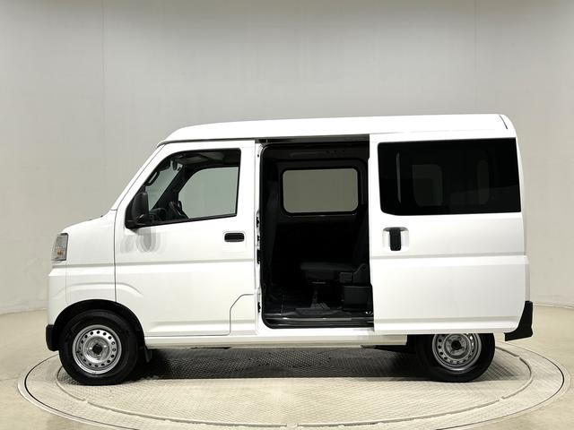 ハイゼットカーゴデラックス 4WD CVT車 AM/FMラジオ付き4WD CVT車 AM/FMラジオ マニュアルエアコン リヤヒーター オートライト フロントパワーウィンドウ リヤワイパー ハロゲンヘッドライト 純正スチールホイール キーレスエントリー(広島県)の中古車