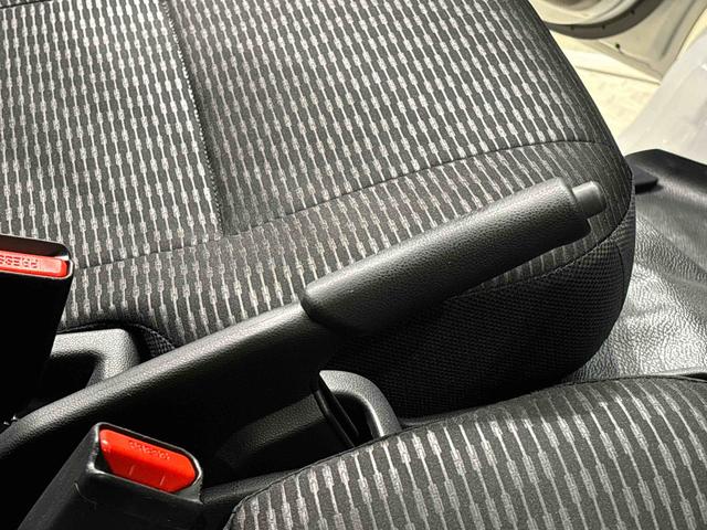 ハイゼットカーゴデラックス 4WD CVT車 AM/FMラジオ付き4WD CVT車 AM/FMラジオ マニュアルエアコン リヤヒーター オートライト フロントパワーウィンドウ リヤワイパー ハロゲンヘッドライト 純正スチールホイール キーレスエントリー(広島県)の中古車