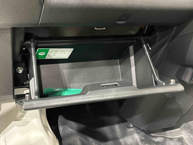 ハイゼットカーゴデラックス 4WD CVT車 AM/FMラジオ付き4WD CVT車 AM/FMラジオ マニュアルエアコン リヤヒーター オートライト フロントパワーウィンドウ リヤワイパー ハロゲンヘッドライト 純正スチールホイール キーレスエントリー(広島県)の中古車