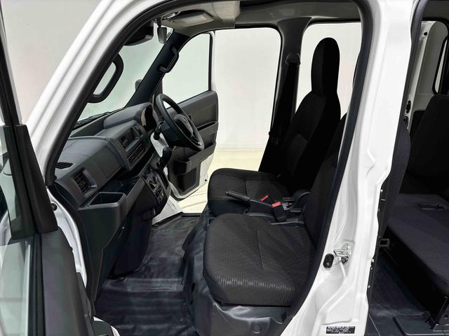 ハイゼットカーゴデラックス 4WD CVT車 AM/FMラジオ付き4WD CVT車 AM/FMラジオ マニュアルエアコン リヤヒーター オートライト フロントパワーウィンドウ リヤワイパー ハロゲンヘッドライト 純正スチールホイール キーレスエントリー(広島県)の中古車