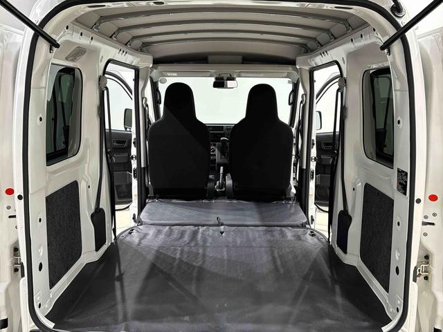 ハイゼットカーゴデラックス 4WD CVT車 AM/FMラジオ付き4WD CVT車 AM/FMラジオ マニュアルエアコン リヤヒーター オートライト フロントパワーウィンドウ リヤワイパー ハロゲンヘッドライト 純正スチールホイール キーレスエントリー(広島県)の中古車