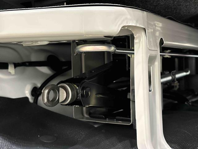 ハイゼットカーゴデラックス 4WD CVT車 AM/FMラジオ付き4WD CVT車 AM/FMラジオ マニュアルエアコン リヤヒーター オートライト フロントパワーウィンドウ リヤワイパー ハロゲンヘッドライト 純正スチールホイール キーレスエントリー(広島県)の中古車