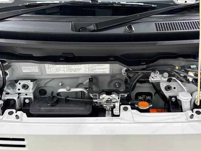 ハイゼットカーゴデラックス 4WD CVT車 AM/FMラジオ付き4WD CVT車 AM/FMラジオ マニュアルエアコン リヤヒーター オートライト フロントパワーウィンドウ リヤワイパー ハロゲンヘッドライト 純正スチールホイール キーレスエントリー(広島県)の中古車