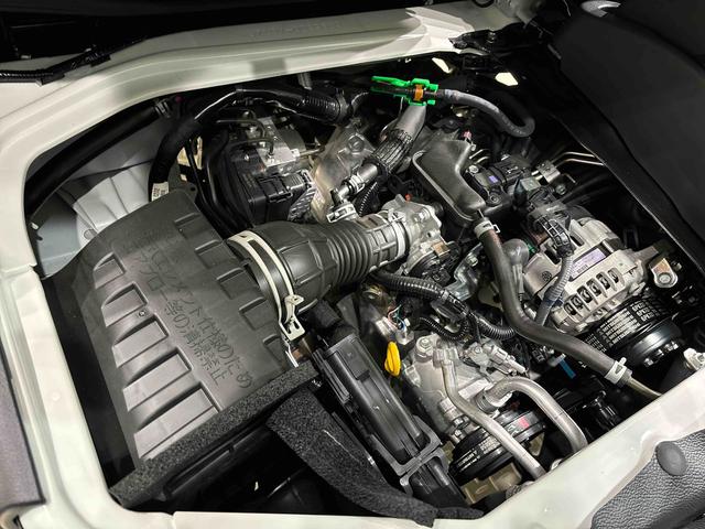 ハイゼットカーゴデラックス 4WD CVT車 AM/FMラジオ付き4WD CVT車 AM/FMラジオ マニュアルエアコン リヤヒーター オートライト フロントパワーウィンドウ リヤワイパー ハロゲンヘッドライト 純正スチールホイール キーレスエントリー(広島県)の中古車