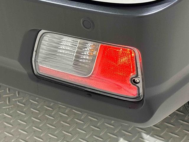 ハイゼットカーゴデラックス 4WD CVT車 AM/FMラジオ付き4WD CVT車 AM/FMラジオ マニュアルエアコン リヤヒーター オートライト フロントパワーウィンドウ リヤワイパー ハロゲンヘッドライト 純正スチールホイール キーレスエントリー(広島県)の中古車