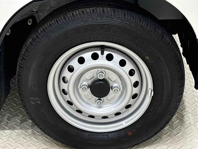 ハイゼットカーゴデラックス 4WD CVT車 AM/FMラジオ付き4WD CVT車 AM/FMラジオ マニュアルエアコン リヤヒーター オートライト フロントパワーウィンドウ リヤワイパー ハロゲンヘッドライト 純正スチールホイール キーレスエントリー(広島県)の中古車