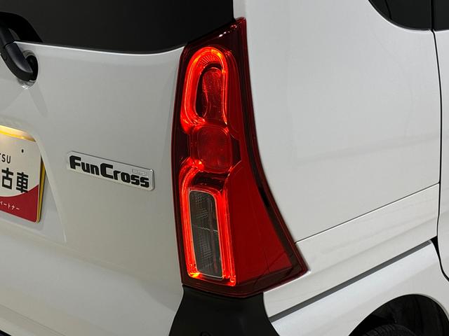 タントファンクロスターボ バックカメア付き 前席シートヒーターLEDヘッドライト・フォグランプ 後席両側パワースライドドア 運転席・助手席シートヒーター オートライト サイドエアバッグ 純正15インチアルミホイール キーフリーシステム(広島県)の中古車