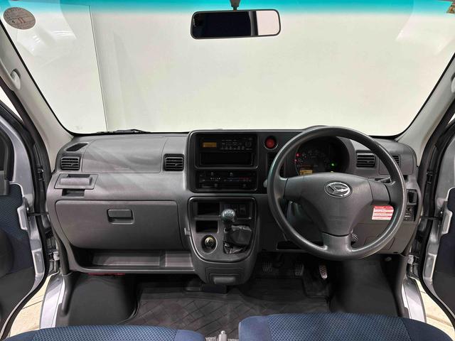 ハイゼットカーゴクルーズ　５速マニュアル　電動格納式ドアミラー　ＣＤステレオ両側スライド　マニュアルエアコン　パワステ　パワーウィンドウ　キーレスエントリーシステム　純正ロングバイザー　純正ラバーマット　フロントトップシェードガラス　オーバーヘッドコンソール　ホイールキャップ（広島県）の中古車