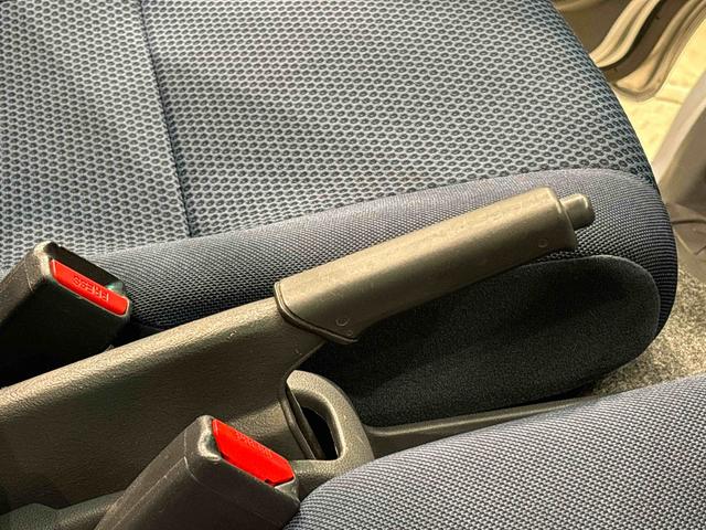 ハイゼットカーゴクルーズ　５速マニュアル　電動格納式ドアミラー　ＣＤステレオ両側スライド　マニュアルエアコン　パワステ　パワーウィンドウ　キーレスエントリーシステム　純正ロングバイザー　純正ラバーマット　フロントトップシェードガラス　オーバーヘッドコンソール　ホイールキャップ（広島県）の中古車