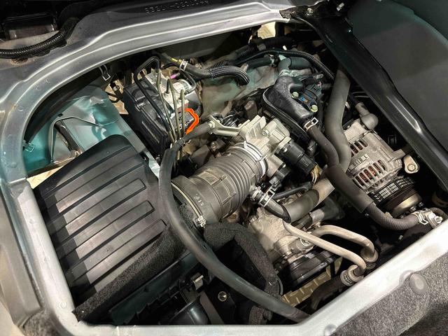 ハイゼットカーゴクルーズ　５速マニュアル　電動格納式ドアミラー　ＣＤステレオ両側スライド　マニュアルエアコン　パワステ　パワーウィンドウ　キーレスエントリーシステム　純正ロングバイザー　純正ラバーマット　フロントトップシェードガラス　オーバーヘッドコンソール　ホイールキャップ（広島県）の中古車