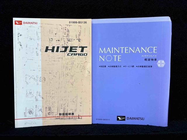ハイゼットカーゴクルーズ　５速マニュアル　電動格納式ドアミラー　ＣＤステレオ両側スライド　マニュアルエアコン　パワステ　パワーウィンドウ　キーレスエントリーシステム　純正ロングバイザー　純正ラバーマット　フロントトップシェードガラス　オーバーヘッドコンソール　ホイールキャップ（広島県）の中古車
