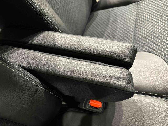 タントカスタムＸセレクション　純正ナビゲーション　キーフリー純正ナビ装着用アップグレードパック　運転席・助手席シートヒーター　オートライト　運転席ロングスライドシート　格納式リヤドアサンシェード　運転席シートリフター　チルトステアリング（広島県）の中古車